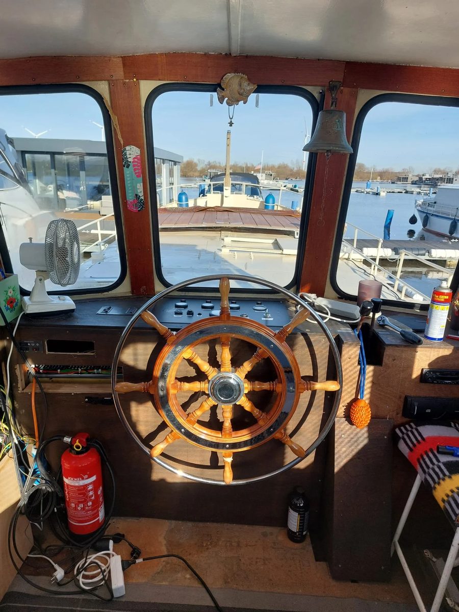 Die Marinele, weitere Außenansicht im Hafen
